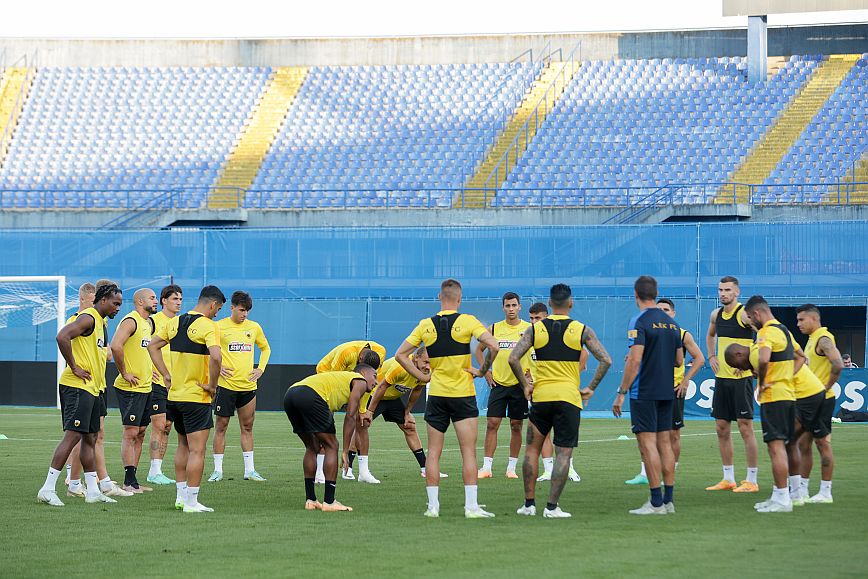 AEK: Με μαύρα περιβραχιόνια στο ματς με την Ντιναμό στο Ζάγκρεμπ στη μνήμη του Μιχάλη Κατσούρη