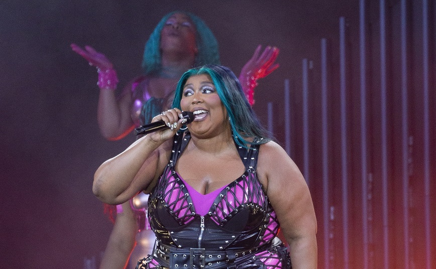 Η Lizzo χαρακτηρίζει «ψευδείς» τις καταγγελίες που αντιμετωπίζει – «Πάντα πολύ παθιασμένη με αυτό που κάνω»