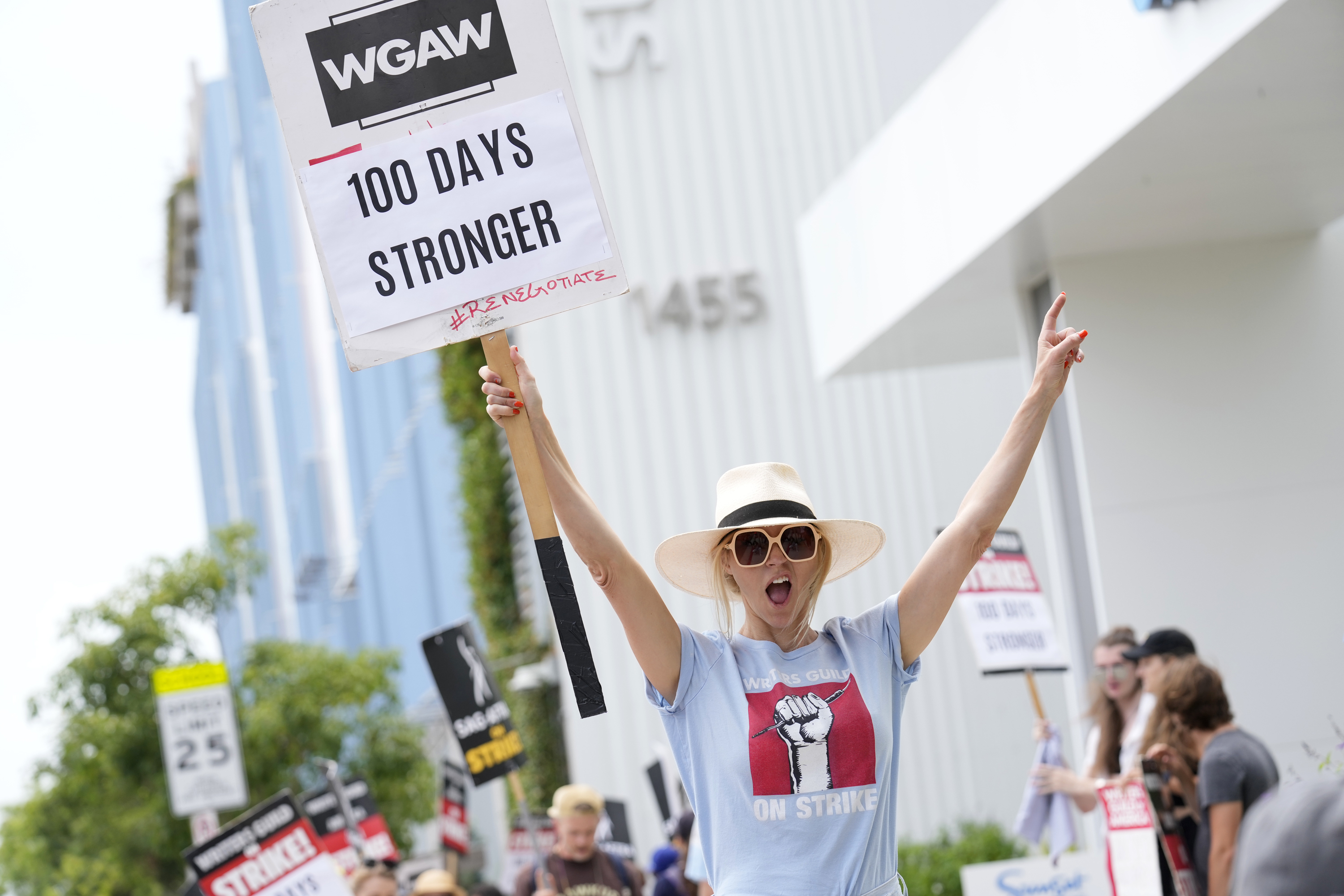 Απεργία στο Χόλιγουντ: Αντιπρόταση των στούντιο στους σεναριογράφους &#8211; Το συνδικάτο θα απαντήσει την επόμενη εβδομάδα