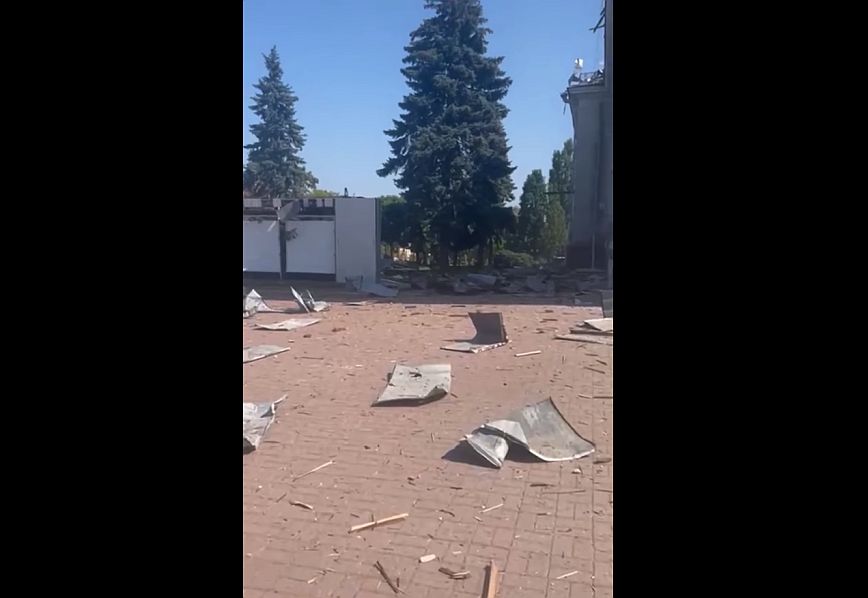 Πόλεμος στην Ουκρανία: Ρωσικός πύραυλος έπληξε το κέντρο της Τσερνίχιβ – Για νεκρούς κάνει λόγο ο Ζελένσκι