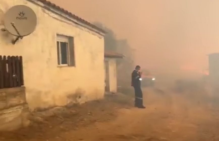Μαίνεται η φωτιά στην Αλεξανδρούπολη – Οι φλόγες έχουν πλησιάσει σπίτια σε οικισμούς που έχουν εκκενωθεί