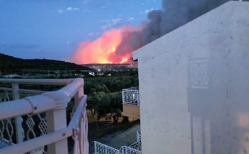 Φωτιά στην Αλεξανδρούπολη: Δύσκολη νύχτα με αναζωπυρώσεις και διάσπαρτα μέτωπα