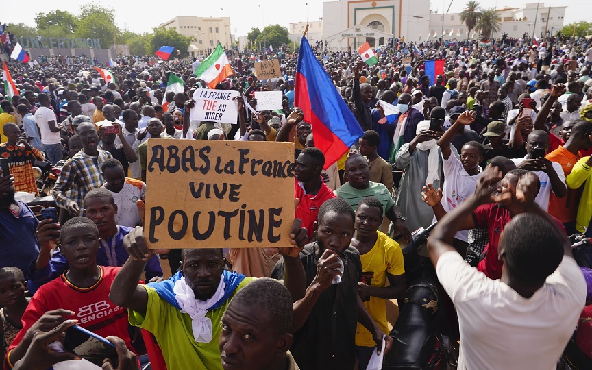 «Ναι» της Γαλλίας και σε στρατιωτική επέμβαση στο Νίγηρα