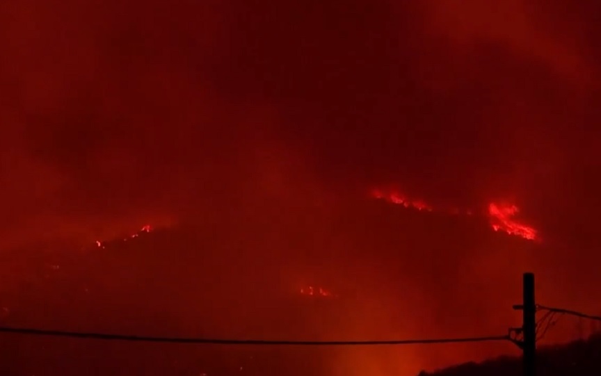 Φωτιά τώρα κοντά στο μνημείο της Μονής Χριστού στη Σαμοθράκη