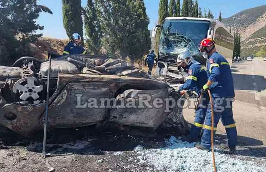 Φρίκη στη Φωκίδα: Γυναίκα απανθρακώθηκε στο αυτοκίνητό της μετά από σύγκρουση με λεωφορείο