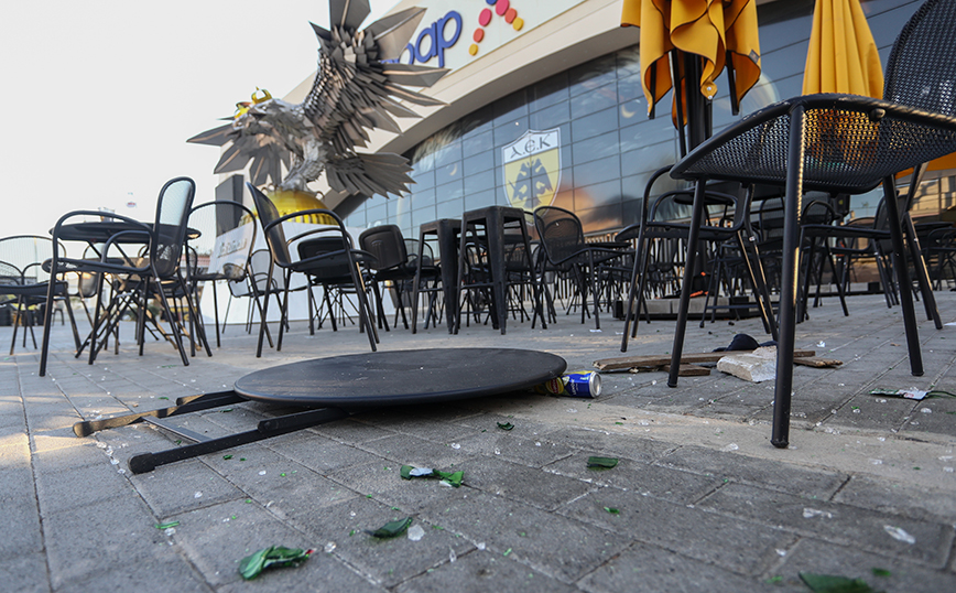 Νέα επίθεση σε δημοσιογράφο και οπερατέρ έξω από το γήπεδο της ΑΕΚ &#8211; Έσπασαν κάμερα