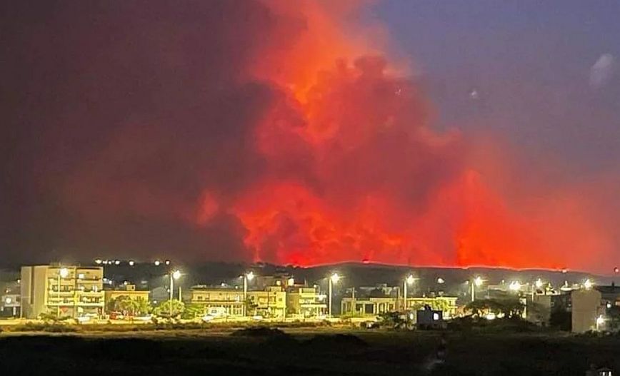 Φωτιά στην Αλεξανδρούπολη: Ολονύχτια μάχη με τις φλόγες – Σε ετοιμότητα σκάφη του λιμενικού