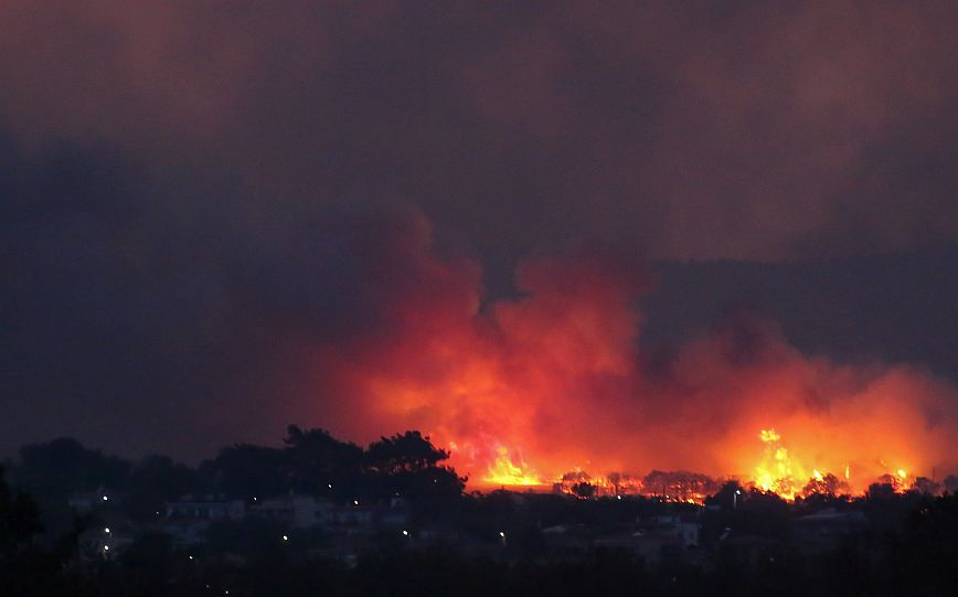 Φωτιά στην Αλεξανδρούπολη: Δύσκολη δεύτερη νύχτα για τους κατοίκους &#8211; Τρία τα πύρινα μέτωπα