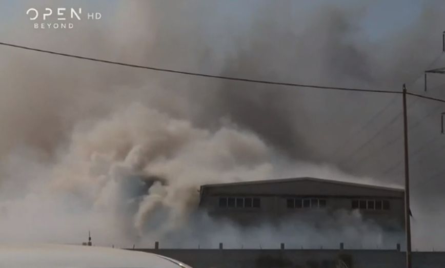 Συναγερμός για τη φωτιά στον Ασπρόπυργο: Νέο μήνυμα από το 112 για εκκένωση οικισμών, στις φλόγες εργοστάσια