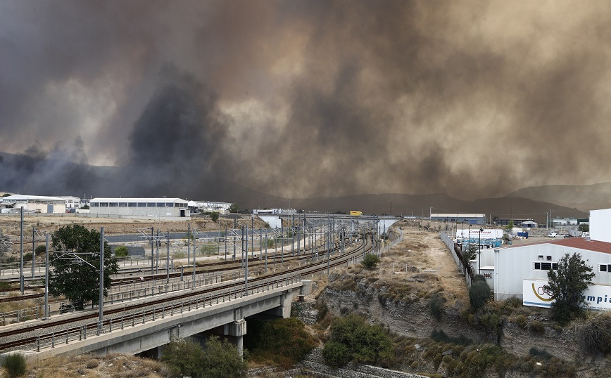 Φωτιά στον Ασπρόπυργο: Μήνυμα από το 112, εκκενώνεται η περιοχή Σοφό προς Αττική Οδό