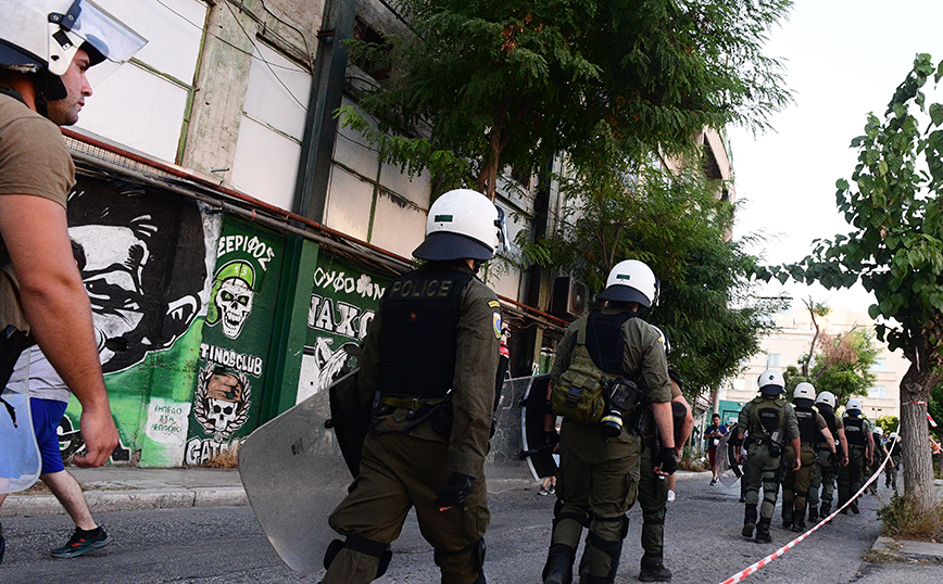 Παναθηναϊκός – Μαρσέιγ: Τρεις συλλήψεις έξω από το γήπεδο – Είχαν πάνω τους φωτοβολίδες και μαχαίρια