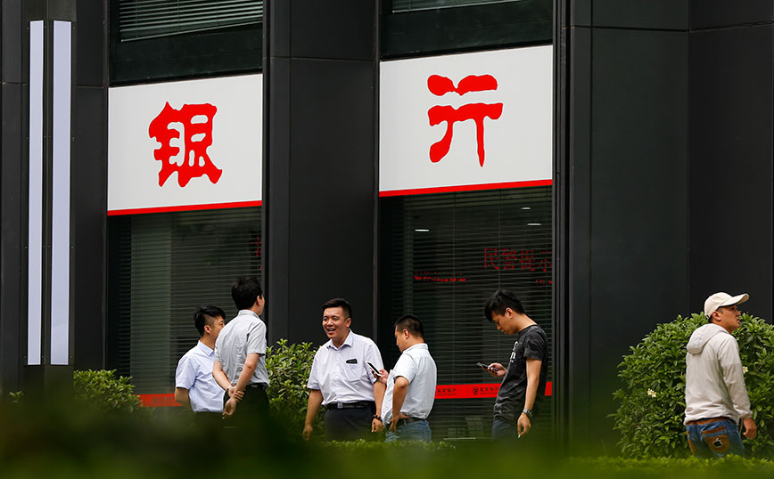 Ανησυχία από «κανόνι» σε σκιώδη κινεζική τράπεζα