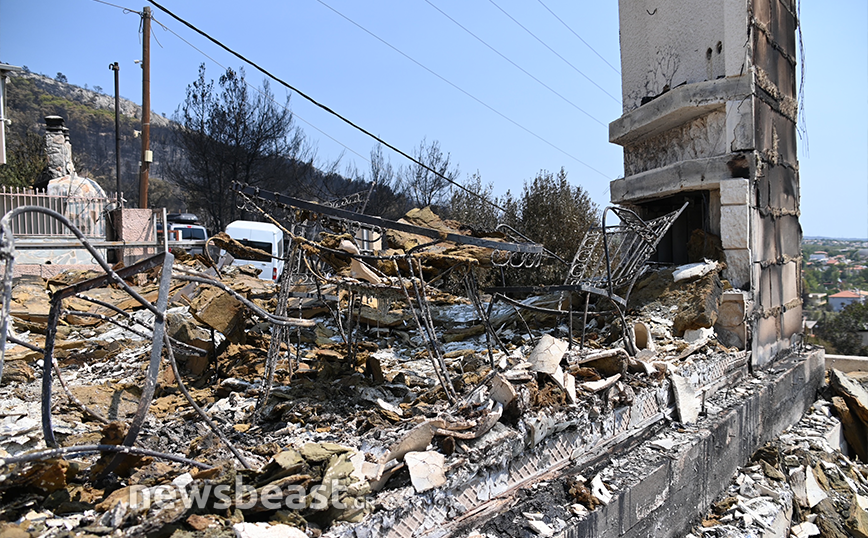 Αποκαρδιωτικές εικόνες από το πέρασμα της φωτιάς στην Πάρνηθα – Η εφιαλτική επόμενη μέρα στην Αγία Παρασκευή