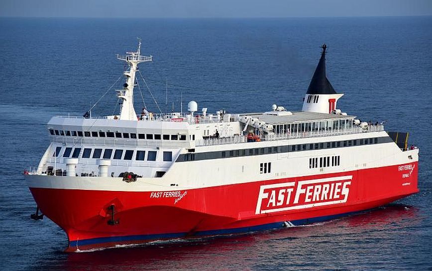 Μηχανική βλάβη στο οχηματαγωγό πλοίο Fast Ferries Andos στο δρομολόγιο Πάρος-Μύκονος