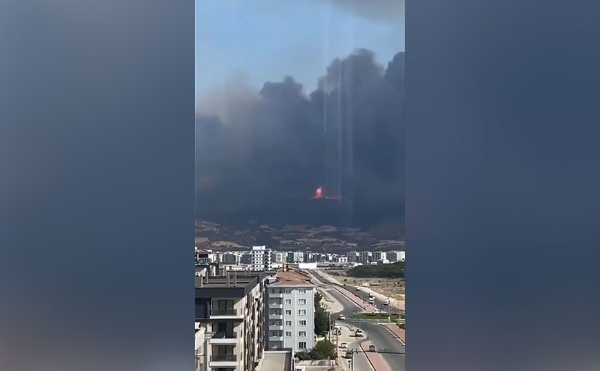 Φωτιά στην Τουρκία: Έκλεισαν ξανά τα Δαρδανέλια λόγω της πυρκαγιάς στην επαρχία Τσανάκαλε