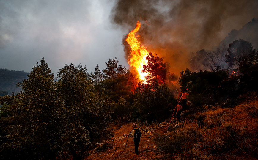 Νέο μήνυμα του 112 για τη φωτιά στη Φυλή – «Απομακρυνθείτε προς το κέντρο του Μενιδίου»