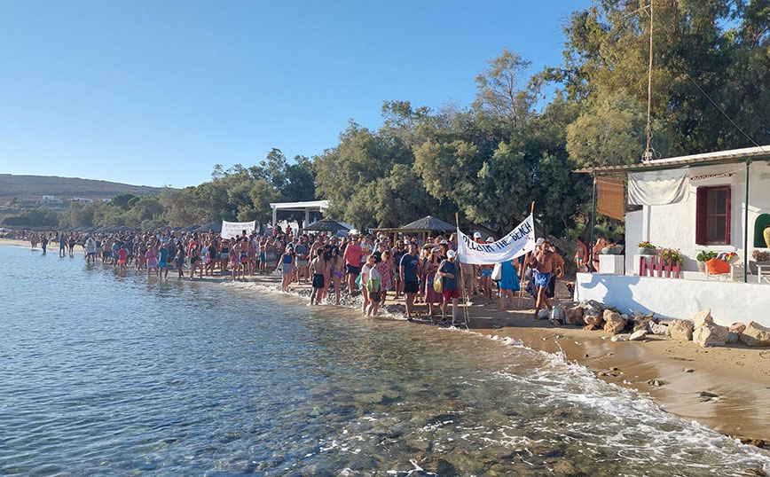 Το «κίνημα της πετσέτας» και η μάχη της ξαπλώστρας – Τι λέει ο δήμαρχος Πάρου, τι συμβαίνει στη Σέριφο