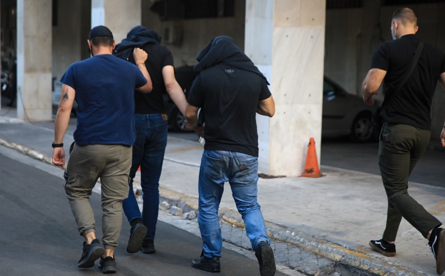 Έπιασαν Κροάτη και στα Γιάννενα, επέβαινε σε mini bus με οπαδούς του Παναθηναϊκού – Κακουργηματικές οι διώξεις για τους χούλιγκαν