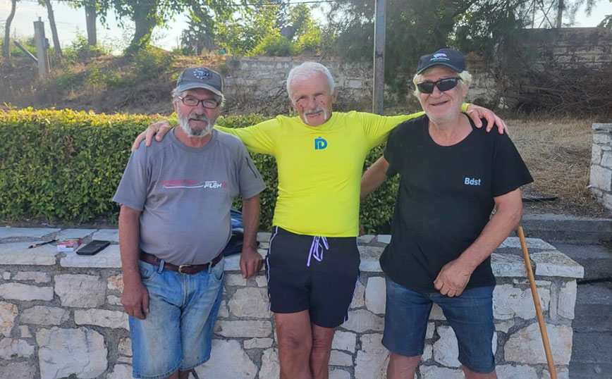 Συγκινεί ο Ούγγρος τουρίστας που ήταν 17 ώρες στη θάλασσα και σώθηκε από ψαράδες στην Ηλεία: «Θα τους θυμάμαι πάντα»