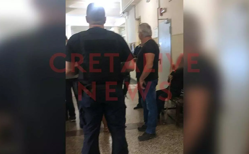 «Ζούμε ένα θαύμα – Ο Νίκος έγραψε το όνομά του»: Συγκλονίζει ο πατέρας του 29χρονου που πυροβολήθηκε στην Κρήτη για μια προσπέραση