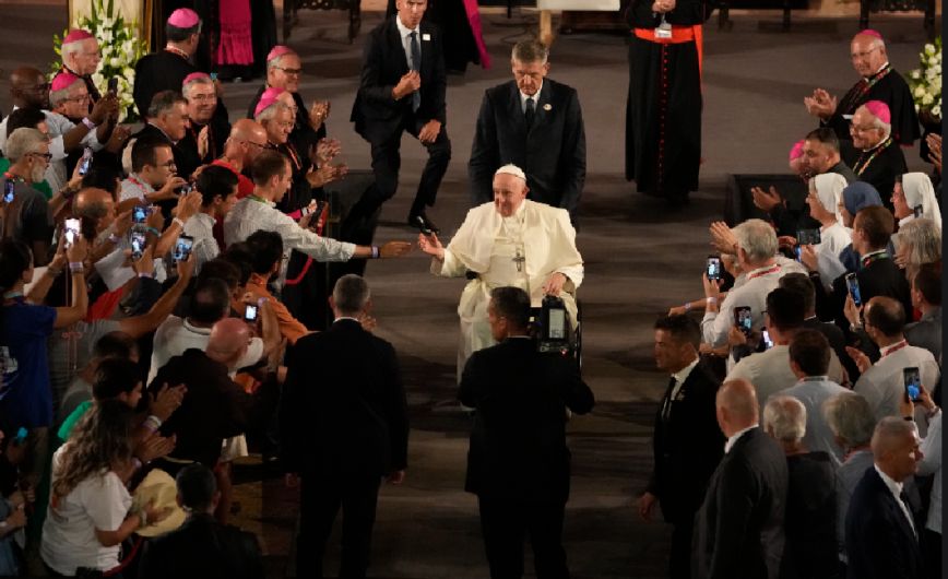 Ο πάπας Φραγκίσκος καλεί τους ιερείς «να ακούν την κραυγή οδύνης» των θυμάτων σεξουαλικής κακοποίησης