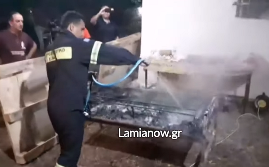Πρόεδρος χωριού κάλεσε την Πυροσβεστική να σβήσει… ψησταριά με σουβλάκια – «Σκέφτηκε να μην έχουμε χοληστερίνη»