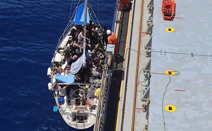 Μεγάλη επιχείρηση στην Πύλο για τη διάσωση προσφύγων από ιστιοφόρο &#8211; Αρνήθηκαν βοήθεια από σκάφος του Λιμενικού