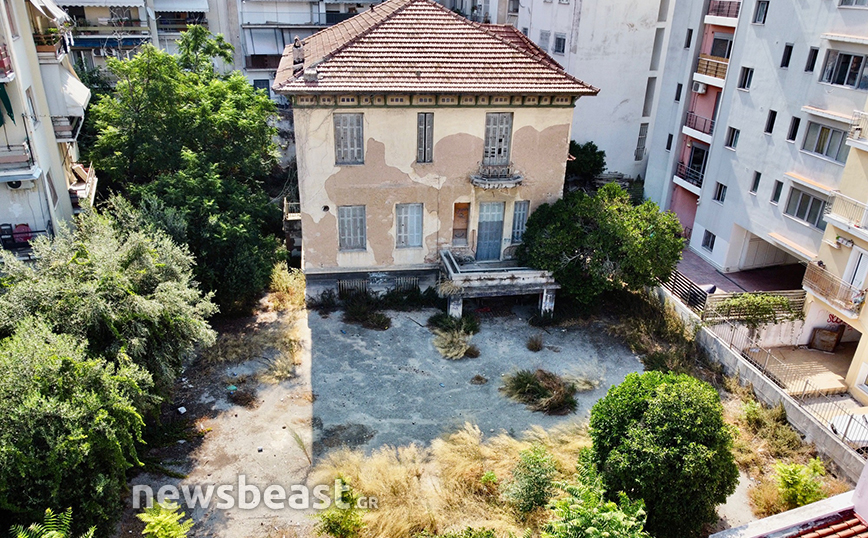 Η διώροφη βίλα του 1920 στην οδό Σαρανταπόρου 14 στα Πατήσια – Η ιστορία του κτιρίου που έγινε μύθος