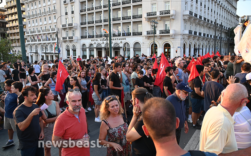 Συγκέντρωση στο Σύνταγμα για τις φωτιές: «Δεν θα μείνουμε στο ίδιο έργο θεατές»