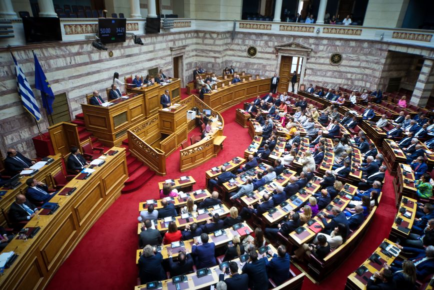 Ευρύτατη συναίνεση των κομμάτων στο νομοσχέδιο για τα ομόφυλα ζευγάρια προκύπτει από τη συζήτηση στη Βουλή