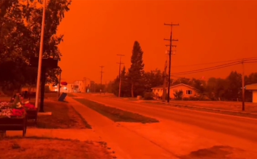 Κόκκινος βάφτηκε ο ουρανός στον Καναδά &#8211; Δεκάδες περιοχές εκκενώνονται εξαιτίας των εκατοντάδων πυρκαγιών