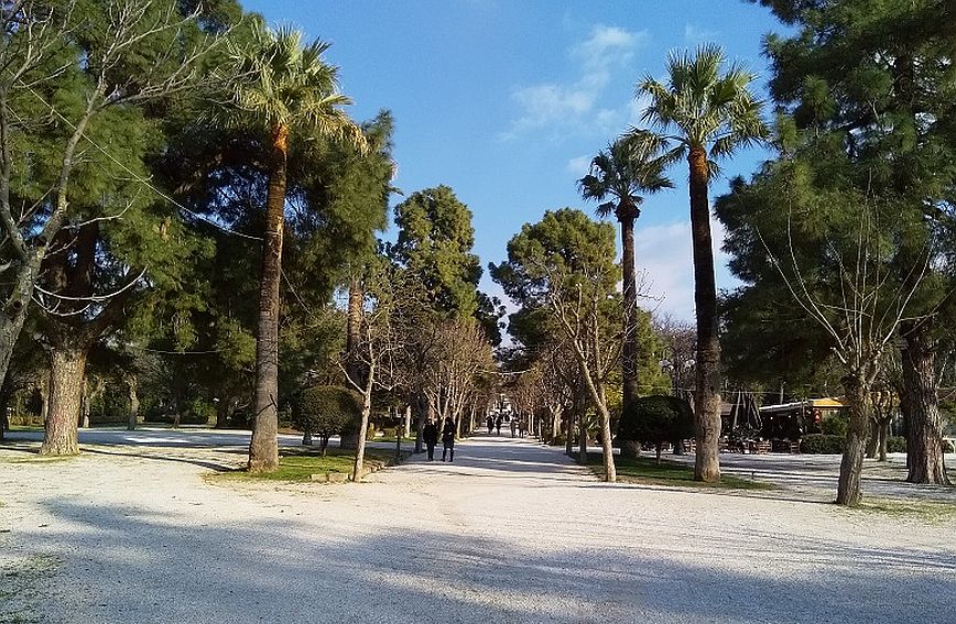 Γονείς ξεκίνησαν βόλτες σε περιοχές της Κηφισιάς όπου συγκεντρώνονται ανήλικοι – «Παρατηρούμε αλλά δεν παρεμβαίνουμε»