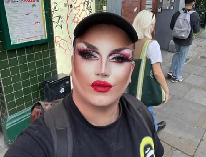 Διάσημη drag queen κατηγορεί οδηγό εταιρίας μεταφοράς προσώπων για ομοφοβικό επεισόδιο – «Μόλις με είδε, ακύρωσε το δρομολόγιο»