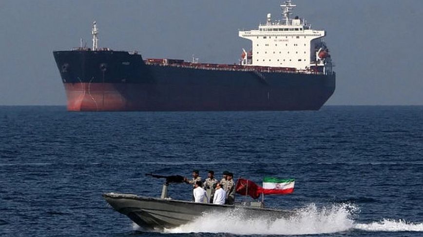 Ιράν: Οι Φρουροί της Επανάστασης εντόπισαν και κατέσχεσαν ένα πλοίο που μετέφερε παράνομα καύσιμα στον Κόλπο