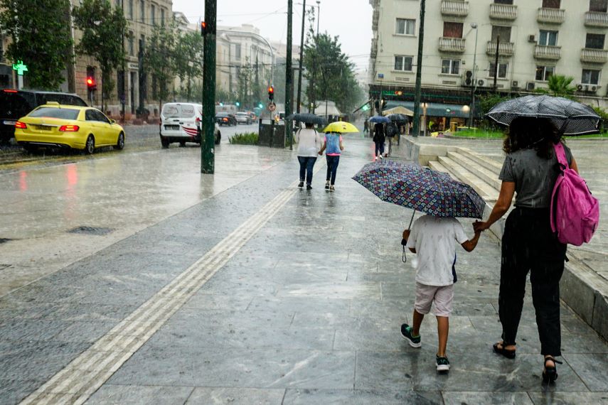 «Δεν μας εγκαταλείπει η κακοκαιρία» &#8211; Μέχρι πότε θα είναι άστατος ο καιρός με έντονες βροχές