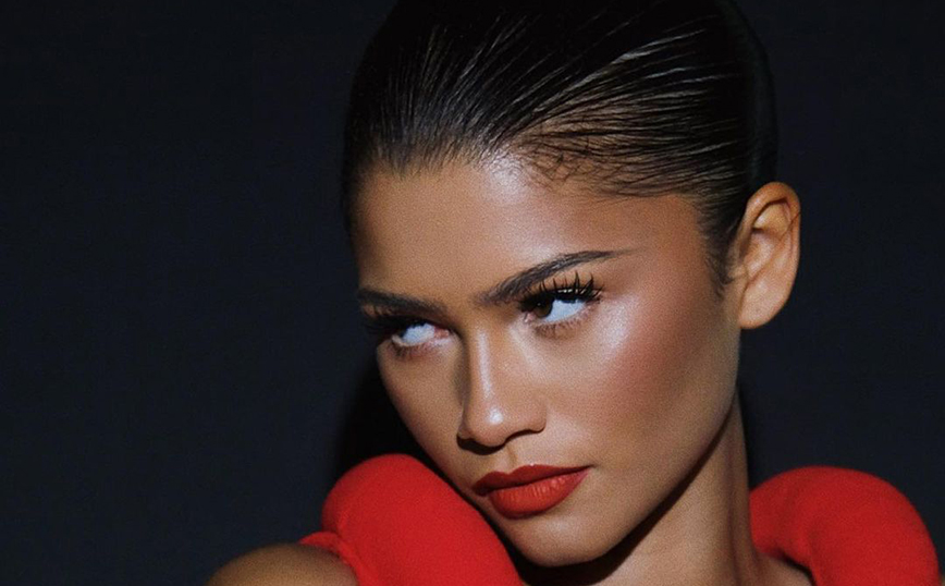 Η Zendaya μας δείχνει πώς να φορέσουμε το κόκκινο κραγιόν