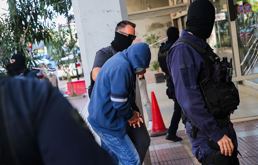 Προφυλακίστηκαν πλοίαρχος και ύπαρχος για τον θάνατο του 36χρονου Αντώνη – «Ήθελα να πέσω να βοηθήσω αλλά είχε απομακρυνθεί το πλοίο»