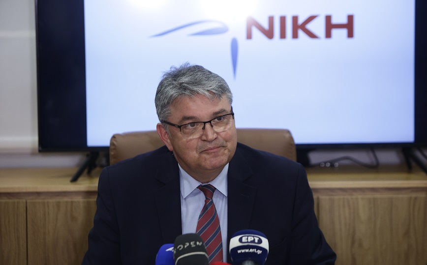 «Νίκη» για νέες ταυτότητες: Μην βγάλετε ακόμη, έχουν τσιπ – Ο Μητσοτάκης είπε ψέματα