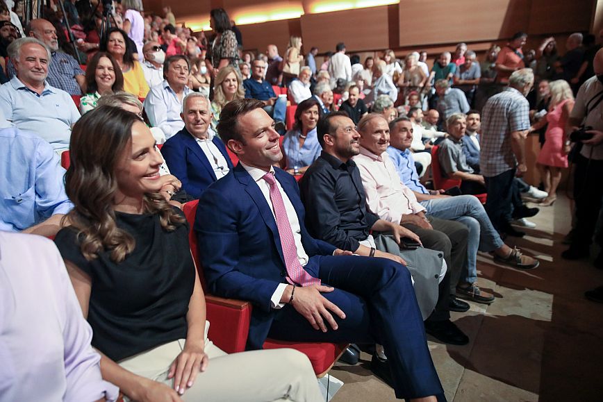 Με την ενότητα να παραμένει μετέωρη τα μέλη του ΣΥΡΙΖΑ ψηφίζουν σήμερα για νέο πρόεδρο