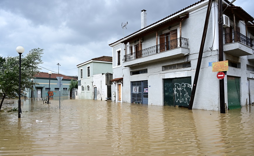 Εκκενώνεται το χωριό Κόμμα στη Φθιώτιδα – Αρνούνται να φύγουν οι κάτοικοι