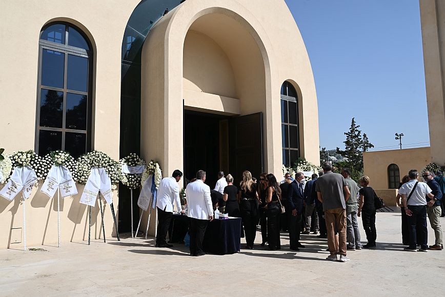 Θλίψη στο τελευταίο αντίο για τα δύο αδέλφια που έχασαν τη ζωή τους στη Λιβύη &#8211; Παρούσα η Πρόεδρος της Δημοκρατίας