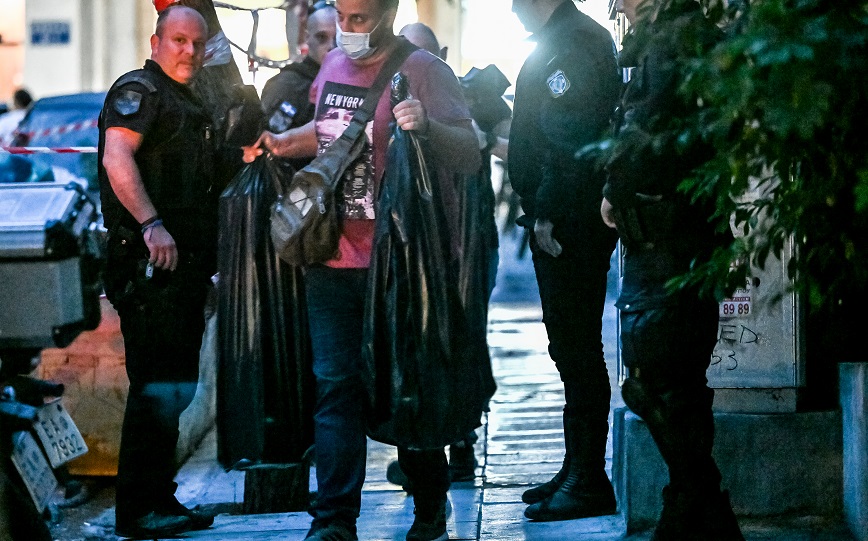 Πώς βρέθηκε το οπλοστάσιο σε αποθήκη στο Κολωνάκι – Μανώλης Τσουδερός και Εμμανουέλε Γκράτσι είχαν μείνει στο σπίτι