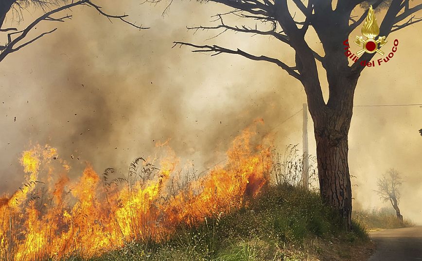 Δύο νεκροί από τις δασικές πυρκαγιές στη βόρεια Σικελία