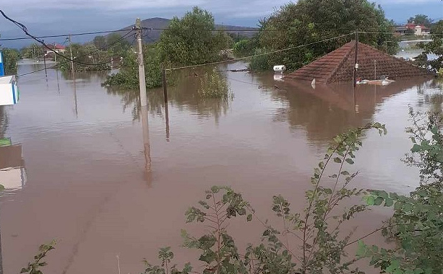 Απογειώνονται ελικόπτερα για τη διάσωση των εγκλωβισμένων στο Δήμο Παλαμά Καρδίτσας