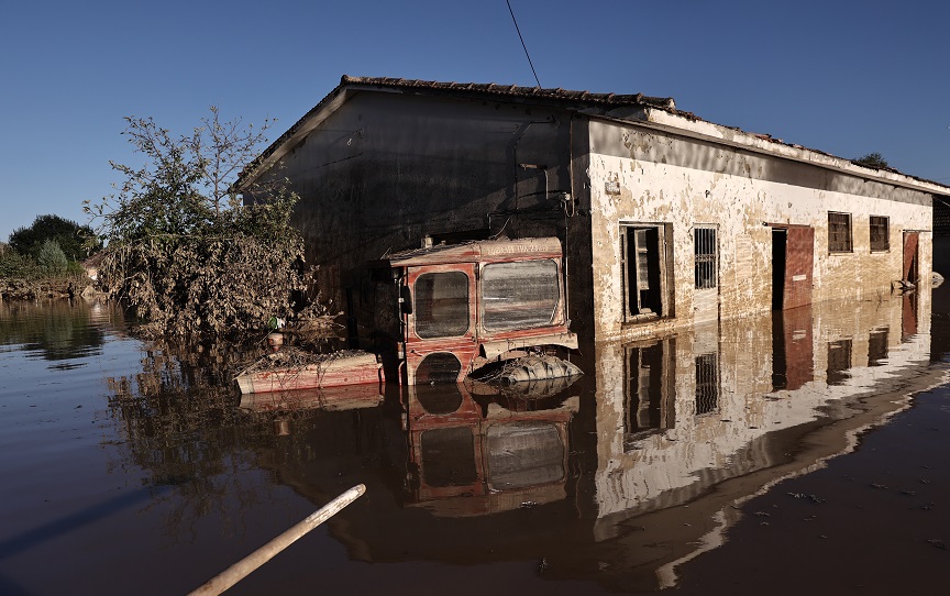 Κάτοικοι του Βλοχού Καρδίτσας κοιμούνται δίπλα σε νεκροταφείο – Έχουν βγει φίδια, ποντίκια, ενώ σκορπιός τσίμπησε παιδί στο πόδι