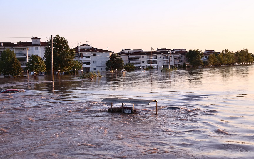 Συγκλονίζει καθηγητής στη Λάρισα: Είχαν ξυρισμένο κεφάλι, σκουλαρίκια, πειραγμένα μηχανάκια, 100% χάλια βαθμούς, αλλά με βοήθησαν όταν κανείς δεν το έκανε