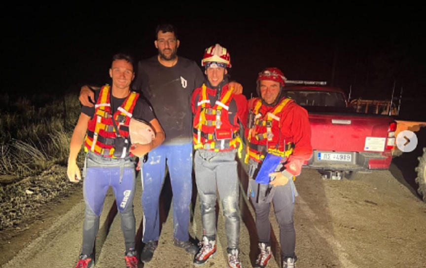 Ο Γιάννης Μπουρούσης βοήθησε στις διασώσεις με την ομάδα Ζ-ΜΑΚ στην Καρδίτσα – «Είμαστε σε εμπόλεμη ζώνη»