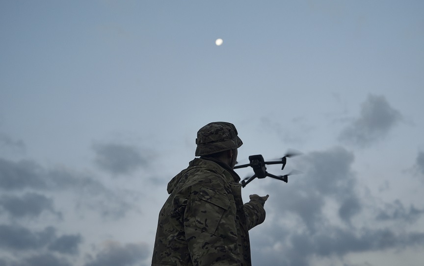 Η Ρωσία λέει πως κατέρριψε κύματα επιθέσεων από ουκρανικά drones