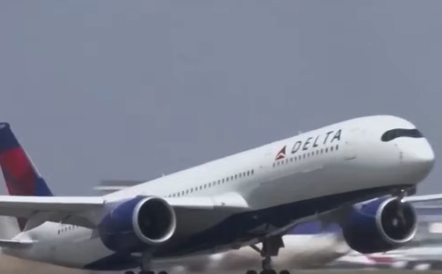 Αναγκαστική προσγείωση για πτήση της Delta Airlines λόγω&#8230;. διάρροιας επιβάτη &#8211; Είναι ζήτημα «βιολογικού κινδύνου»
