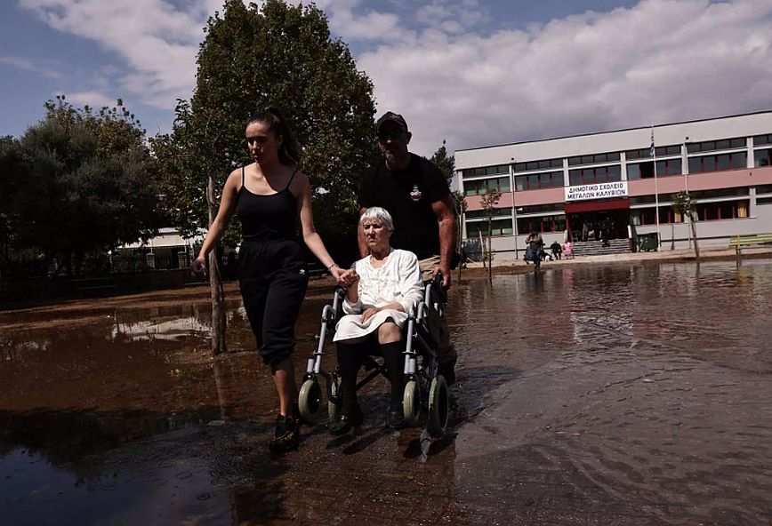 Ώρες αγωνίας στη Θεσσαλία: Μηνύματα του 112 σε πολλές περιοχές-Φόβοι για πλημμύρες εξαιτίας της υπερχείλισης του Πηνειού
